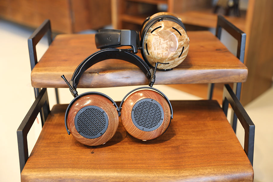 ​ZMF Aeolus and Atticus high-end headphones | The Master Switch