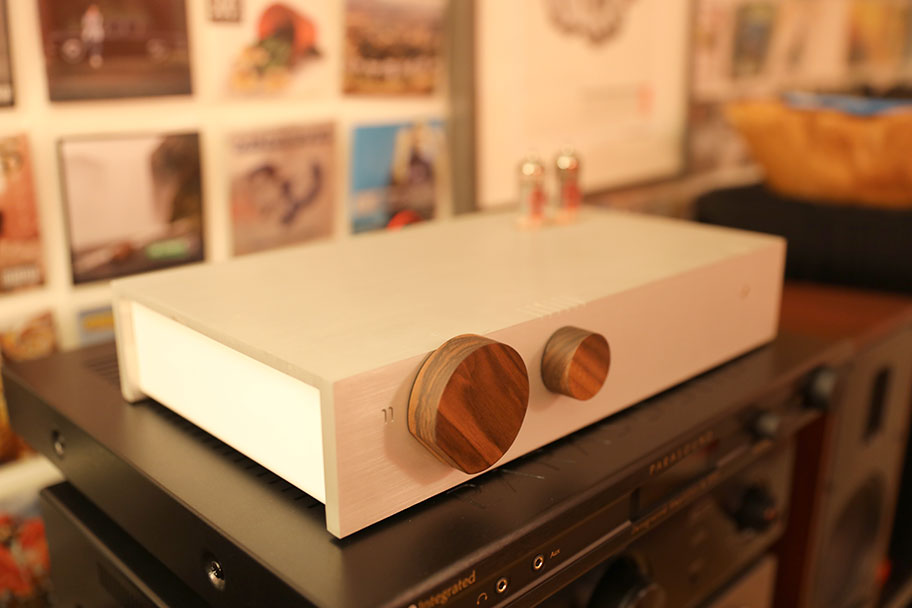 Heaven11 Billie Stereo Amp | The Master Switch