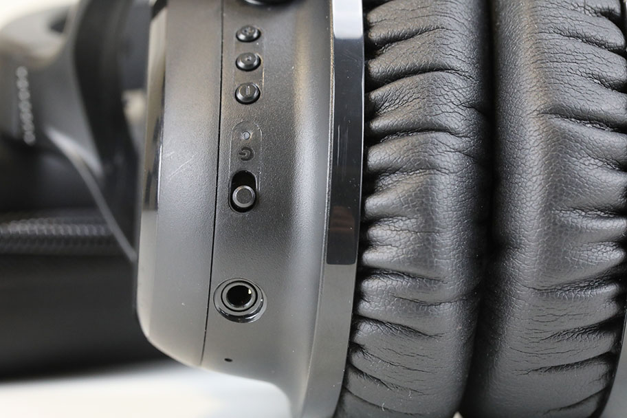 Audeara A-01 wireless headphones controls | The Master Switch