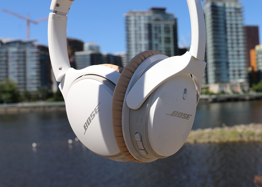 The SoundLink IIs leave other headphones in the shade. Actually, they don't, we just wanted to make that pun | The Master Switch