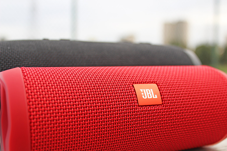 JBL Flip 4 vs. JBL Charge 3 | The Master Switch