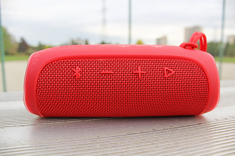 The JBL Flip 4 uses 4.2 Bluetooth | The Master Switch
