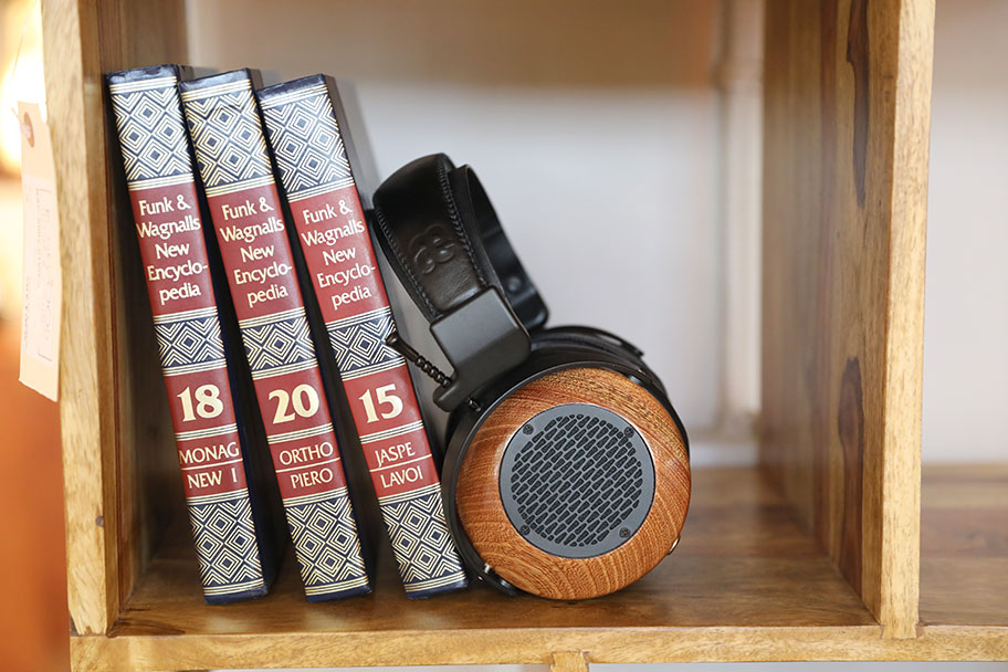 ​ZMF Aeolus high-end headphones | The Master Switch