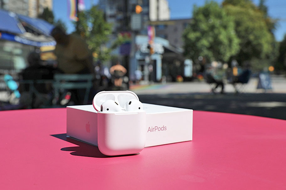 The Apple Airpods have better sound and battery life, for only a fraction more | The Master Switch
