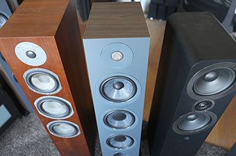 Floorstanding speakers