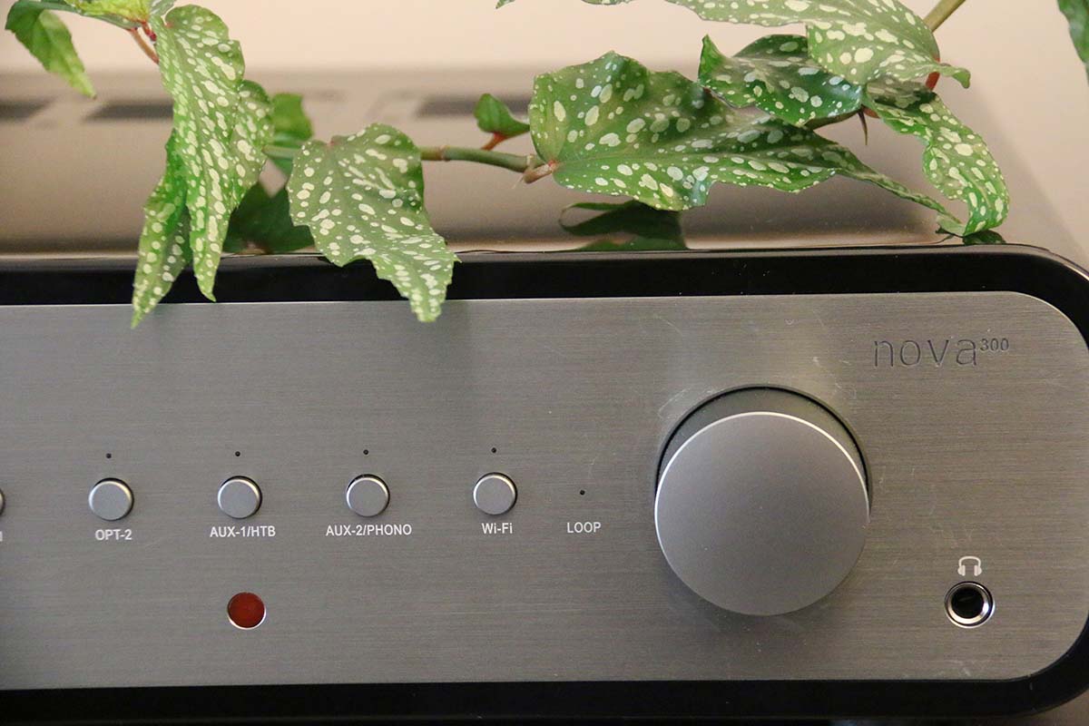 Integrated Amps vs Pre and Power Amps Integrated Amps vs Pre and Power Amps