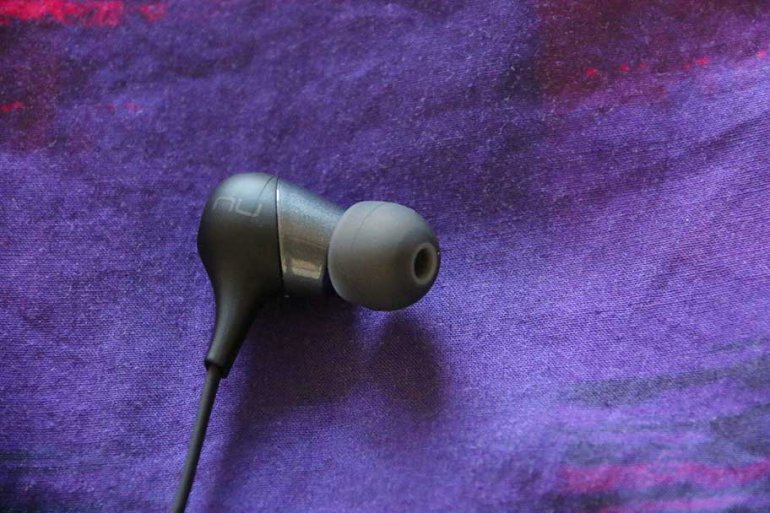 The BE2 earbuds have solid housings | The Master Switch