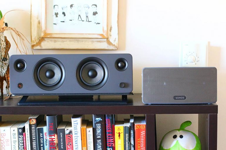 The Kanto SYD with a SONOS PLAY:3 speaker | The Master Switch