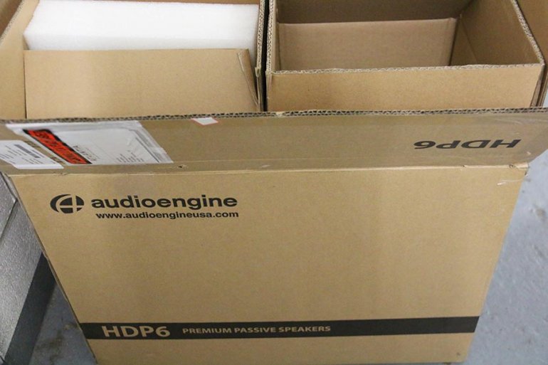 The packaging for the HDP6s is simple, but functional | The Master Switch