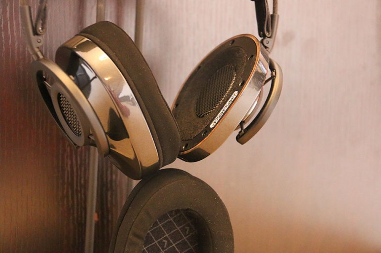Review AudioQuest NightHawk Carbon The Master Switch